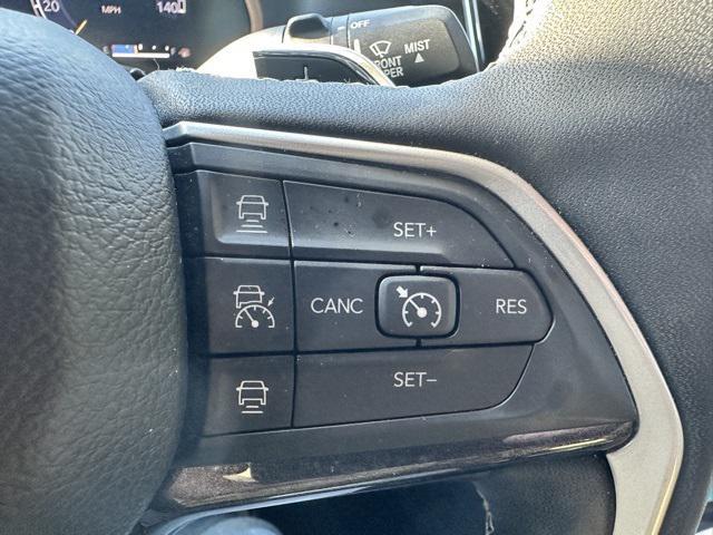 Photo of 2023 Diamond Black Crystal Pearlcoat Jeep Grand Cherokee L