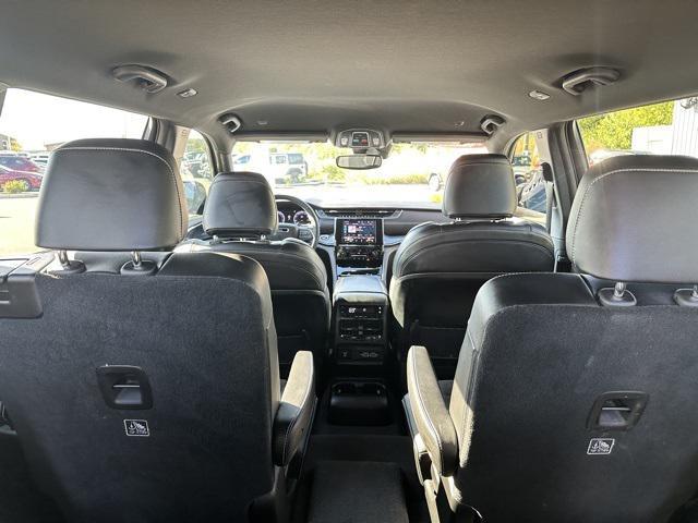 Photo of 2023 Diamond Black Crystal Pearlcoat Jeep Grand Cherokee L