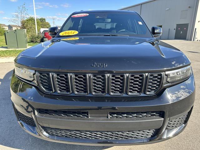 Photo of 2023 Diamond Black Crystal Pearlcoat Jeep Grand Cherokee L