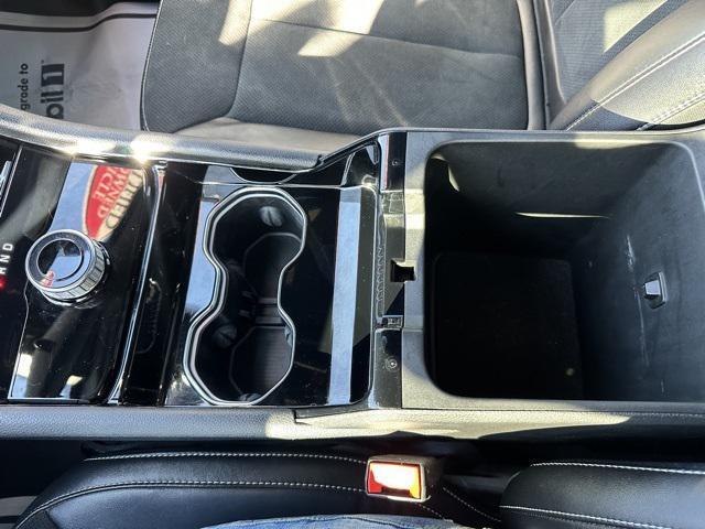 Photo of 2023 Diamond Black Crystal Pearlcoat Jeep Grand Cherokee L