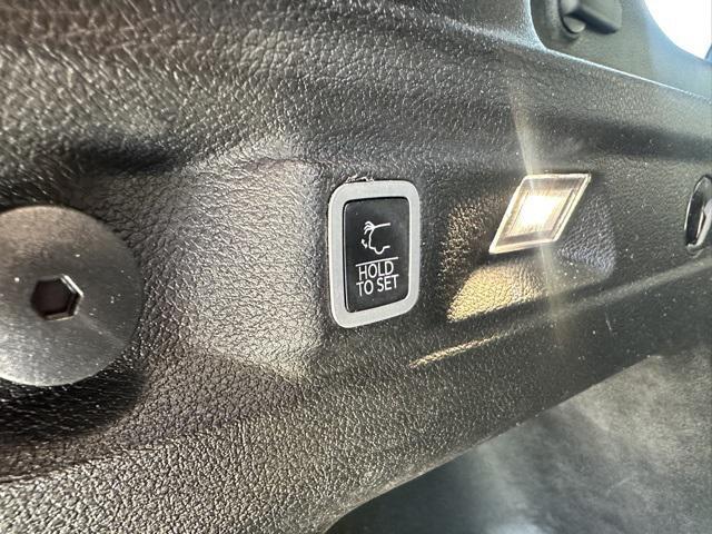Photo of 2023 Diamond Black Crystal Pearlcoat Jeep Grand Cherokee L