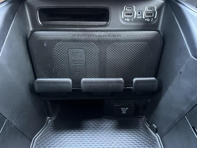 Photo of 2023 Diamond Black Crystal Pearlcoat RAM 1500