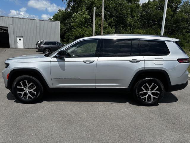 Photo of 2023 Silver Zynith Jeep Grand Cherokee L