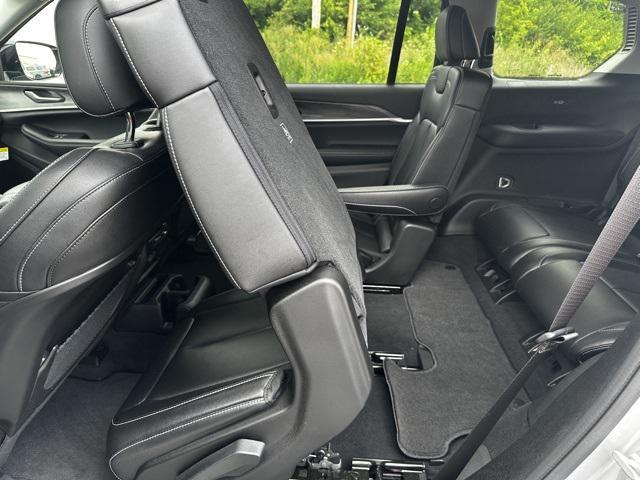 Photo of 2023 Silver Zynith Jeep Grand Cherokee L