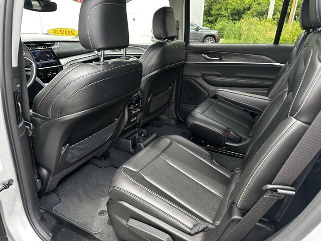 Photo of 2023 Silver Zynith Jeep Grand Cherokee L