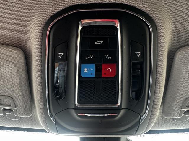 Photo of 2023 Silver Zynith Jeep Grand Cherokee L