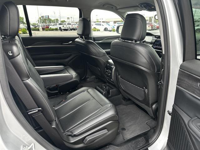 Photo of 2023 Silver Zynith Jeep Grand Cherokee L
