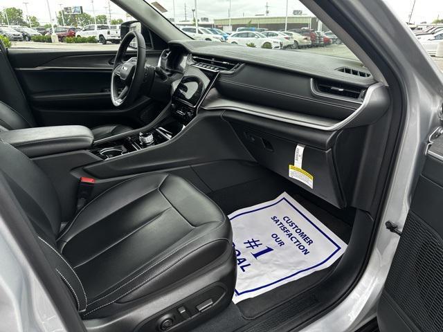 Photo of 2023 Silver Zynith Jeep Grand Cherokee L