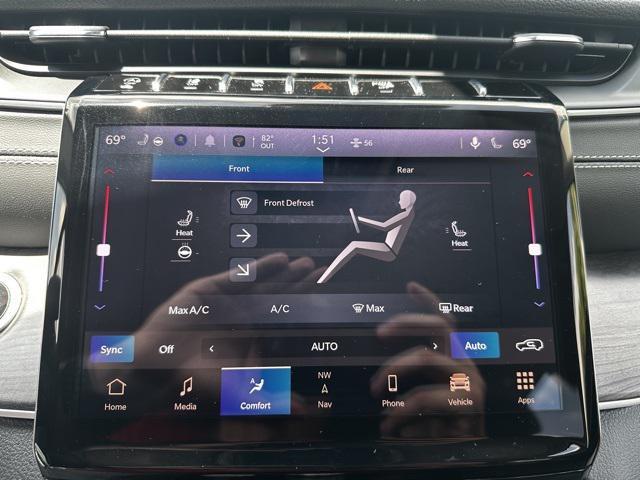 Photo of 2023 Silver Zynith Jeep Grand Cherokee L