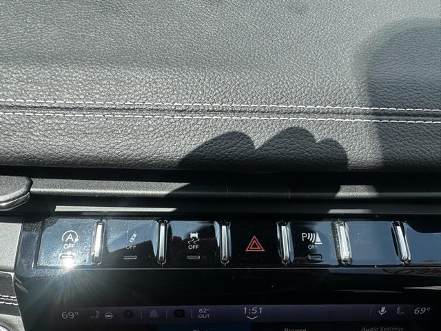Photo of 2023 Silver Zynith Jeep Grand Cherokee L