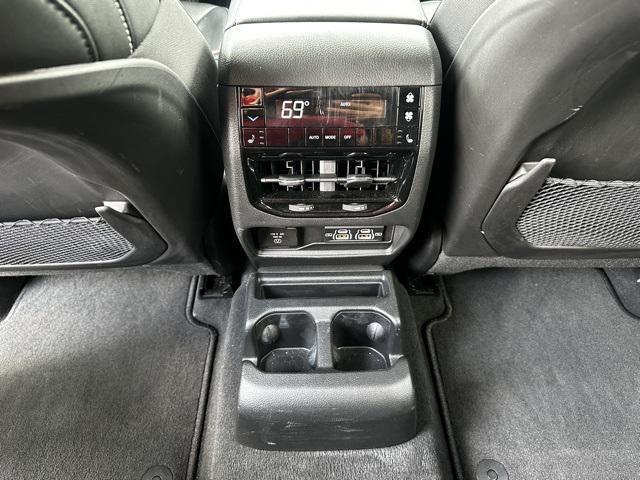 Photo of 2023 Silver Zynith Jeep Grand Cherokee L