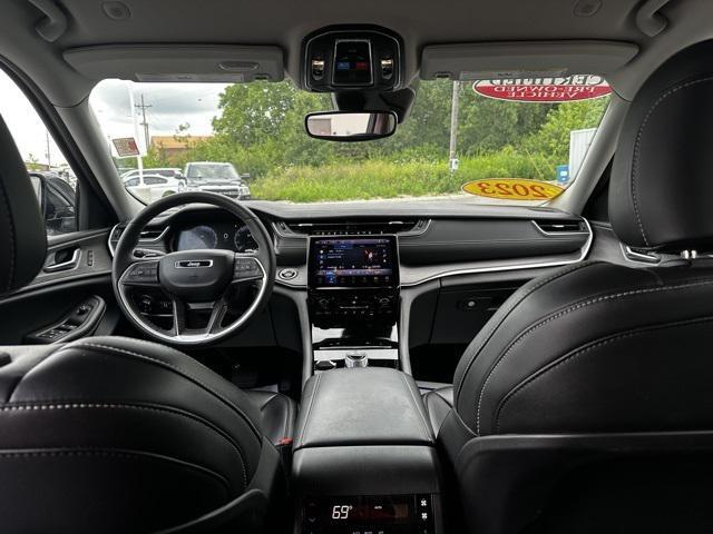 Photo of 2023 Silver Zynith Jeep Grand Cherokee L