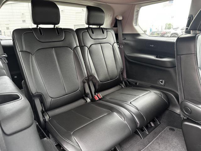 Photo of 2023 Silver Zynith Jeep Grand Cherokee L