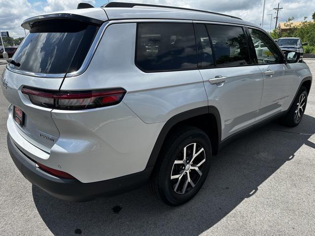 Photo of 2023 Silver Zynith Jeep Grand Cherokee L