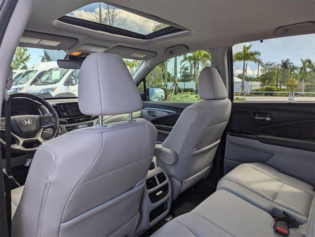 Photo of 2019 Modern Steel Metallic Honda Pilot