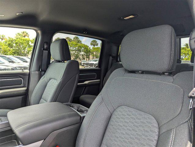 Photo of 2025 Granite Crystal Metallic Clearcoat RAM 1500