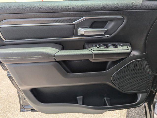 Photo of 2025 Granite Crystal Metallic Clearcoat RAM 1500