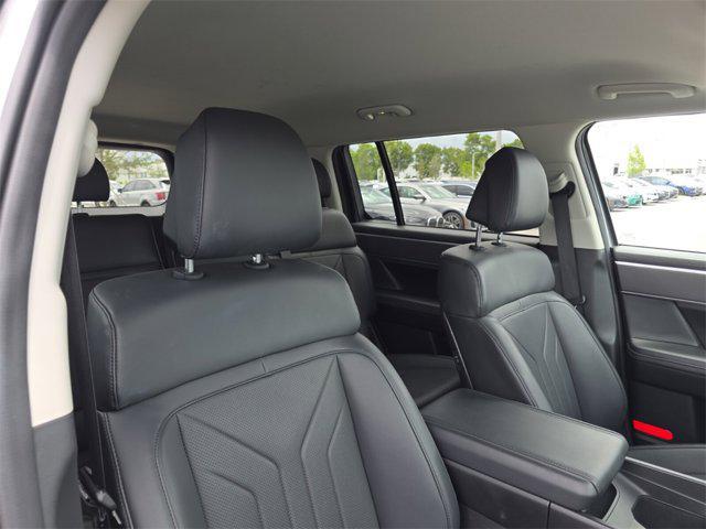 Photo of 2024 Shimmering Silver Hyundai SANTA FE
