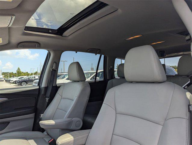 Photo of 2022 Obsidian Blue Pearl Honda Pilot