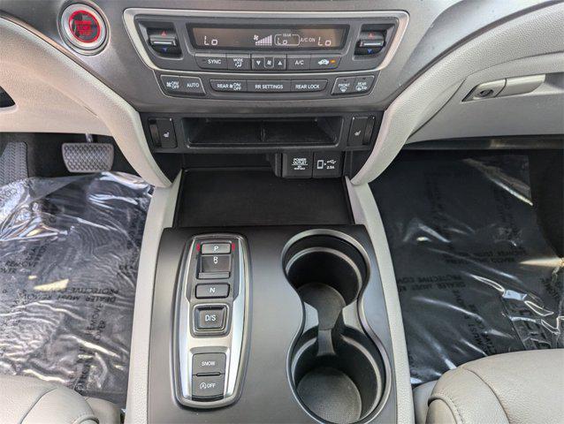 Photo of 2022 Obsidian Blue Pearl Honda Pilot
