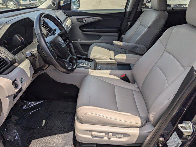 Photo of 2022 Obsidian Blue Pearl Honda Pilot