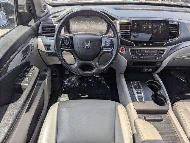 Photo of 2022 Obsidian Blue Pearl Honda Pilot