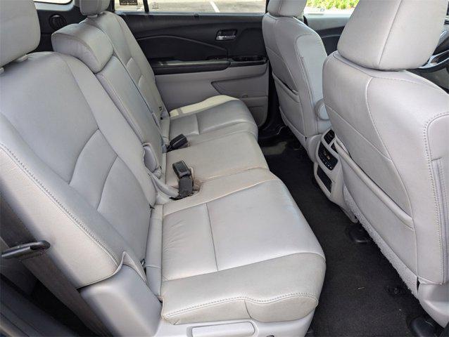 Photo of 2022 Obsidian Blue Pearl Honda Pilot