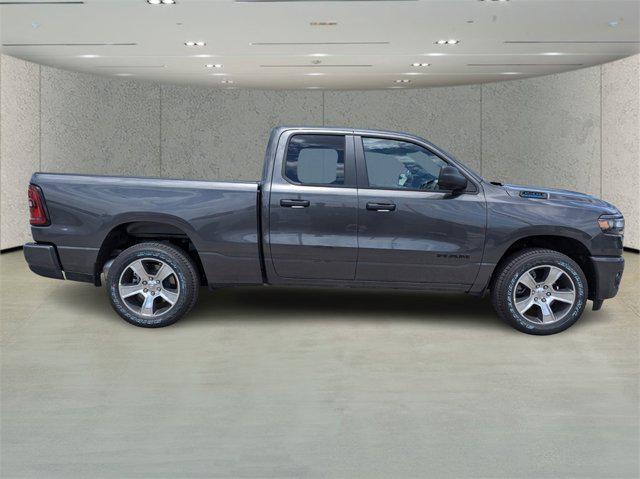 Photo of 2025 Granite Crystal Metallic Clearcoat RAM 1500