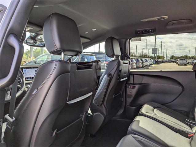 Photo of 2025 Bright White Clearcoat Chrysler Pacifica