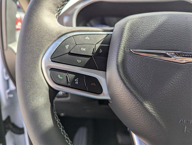 Photo of 2025 Bright White Clearcoat Chrysler Pacifica