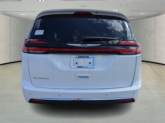 Photo of 2025 Bright White Clearcoat Chrysler Pacifica