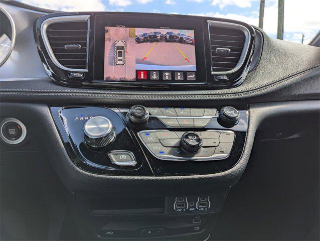 Photo of 2025 Bright White Clearcoat Chrysler Pacifica