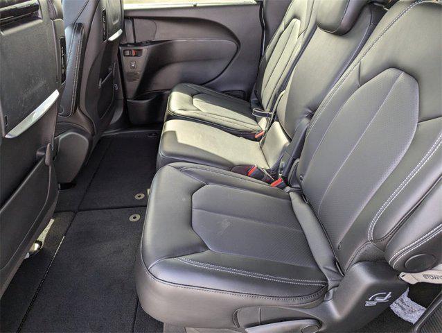 Photo of 2025 Bright White Clearcoat Chrysler Pacifica