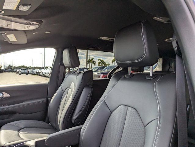 Photo of 2025 Bright White Clearcoat Chrysler Pacifica