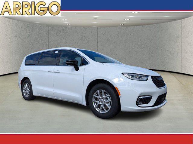 Photo of 2025 Bright White Clearcoat Chrysler Pacifica