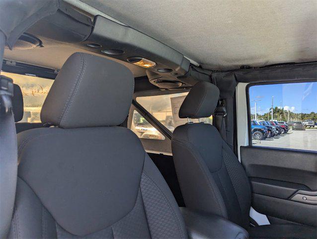 Photo of 2014 Bright White Clearcoat Jeep Wrangler
