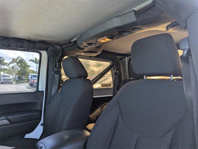 Photo of 2014 Bright White Clearcoat Jeep Wrangler