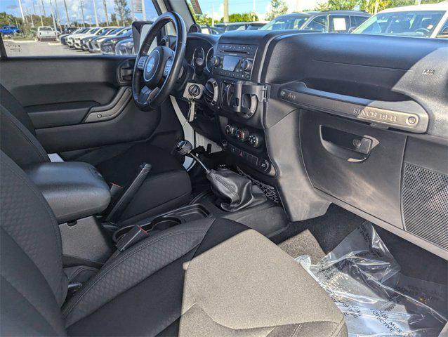 Photo of 2014 Bright White Clearcoat Jeep Wrangler