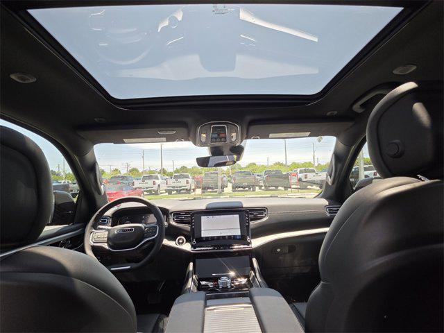 Photo of 2025 Diamond Black Crystal Pearlcoat Jeep Wagoneer