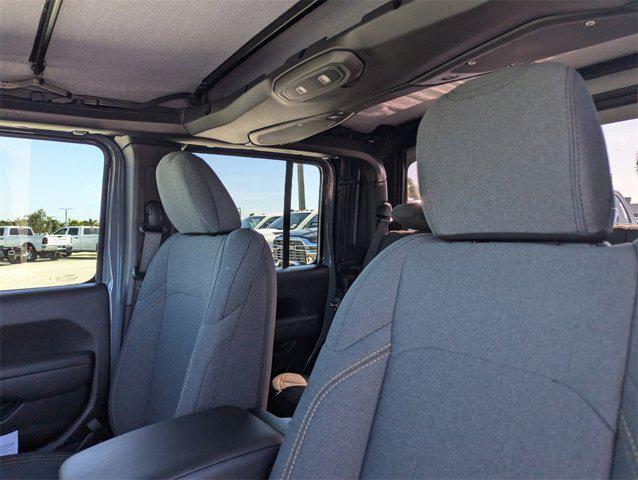 Photo of 2025 Anvil Clearcoat Jeep Gladiator
