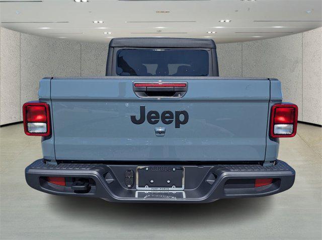 Photo of 2025 Anvil Clearcoat Jeep Gladiator