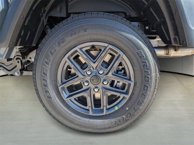 Photo of 2025 Anvil Clearcoat Jeep Gladiator