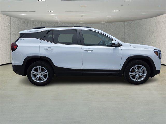 Photo of 2022 Summit White GMC Terrain