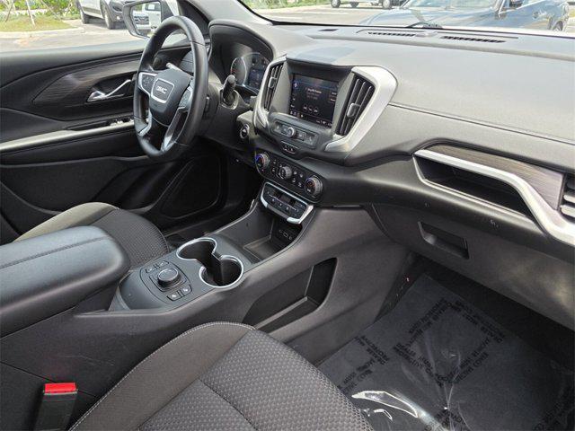 Photo of 2022 Summit White GMC Terrain