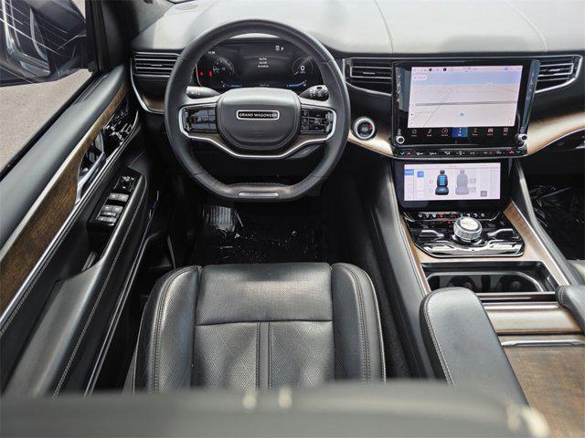 Photo of 2023 Diamond Black Crystal Pearlcoat Jeep Grand Wagoneer