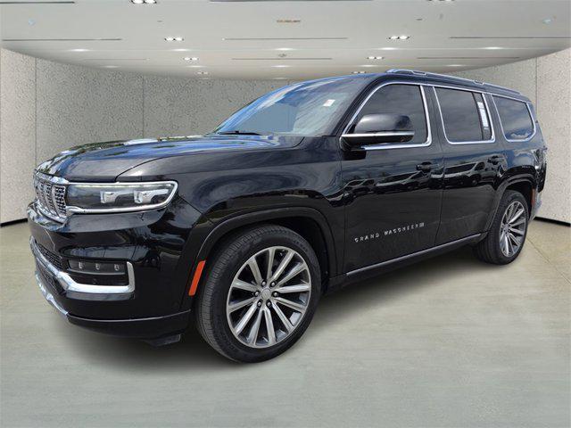Photo of 2023 Diamond Black Crystal Pearlcoat Jeep Grand Wagoneer