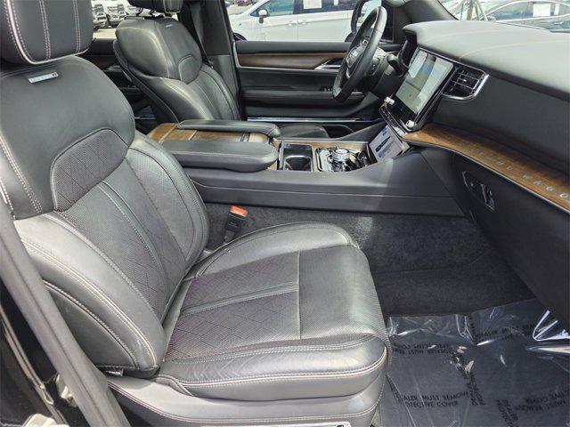 Photo of 2023 Diamond Black Crystal Pearlcoat Jeep Grand Wagoneer