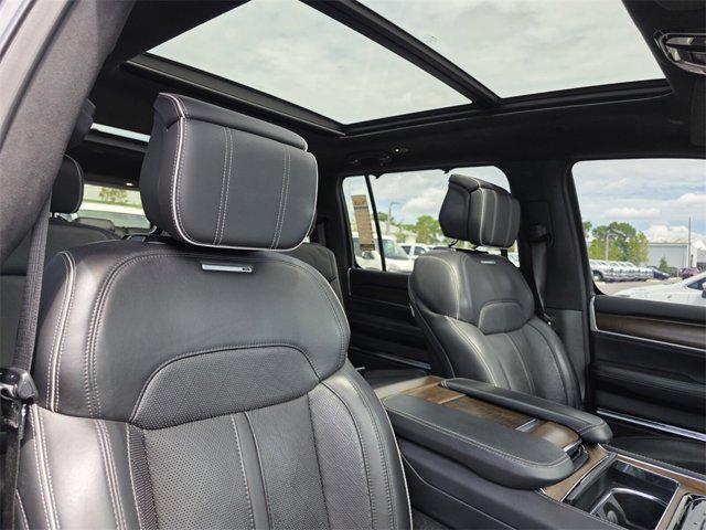 Photo of 2023 Diamond Black Crystal Pearlcoat Jeep Grand Wagoneer