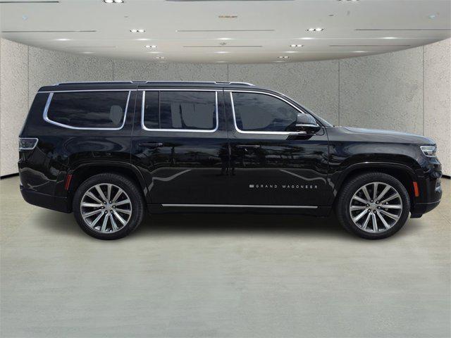 Photo of 2023 Diamond Black Crystal Pearlcoat Jeep Grand Wagoneer