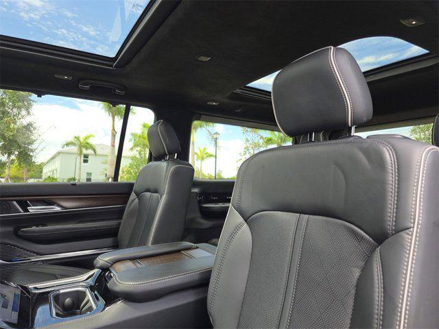 Photo of 2023 Diamond Black Crystal Pearlcoat Jeep Grand Wagoneer